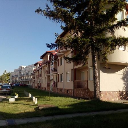 Gobe Apartman Hajdúszoboszló Buitenkant foto