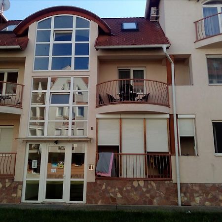 Gobe Apartman Hajdúszoboszló Buitenkant foto