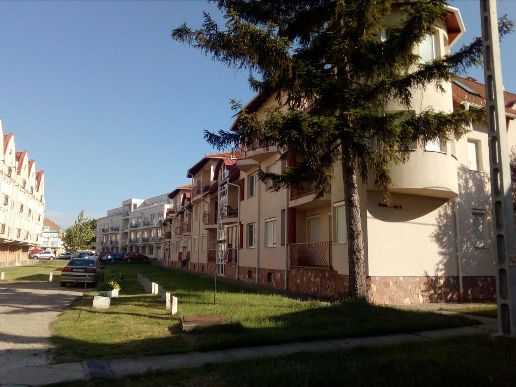 Gobe Apartman Hajdúszoboszló Buitenkant foto