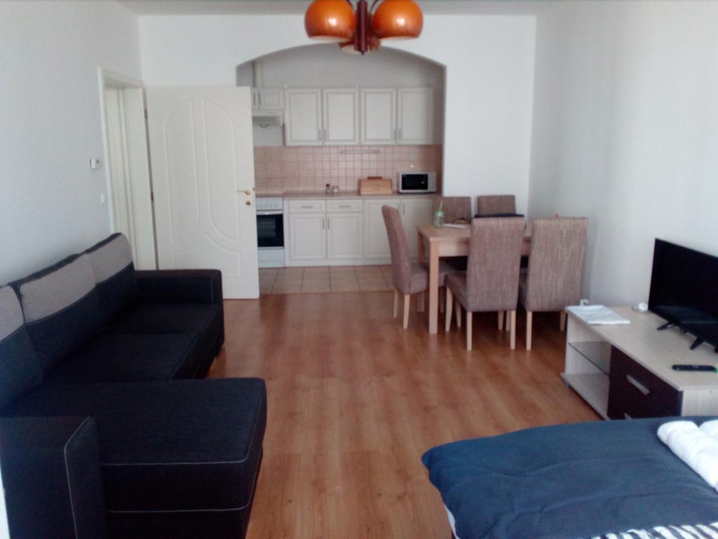 Gobe Apartman Hajdúszoboszló Buitenkant foto