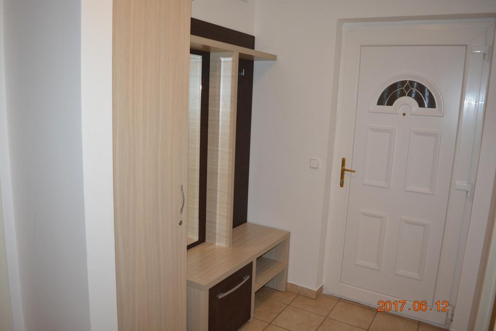 Gobe Apartman Hajdúszoboszló Buitenkant foto